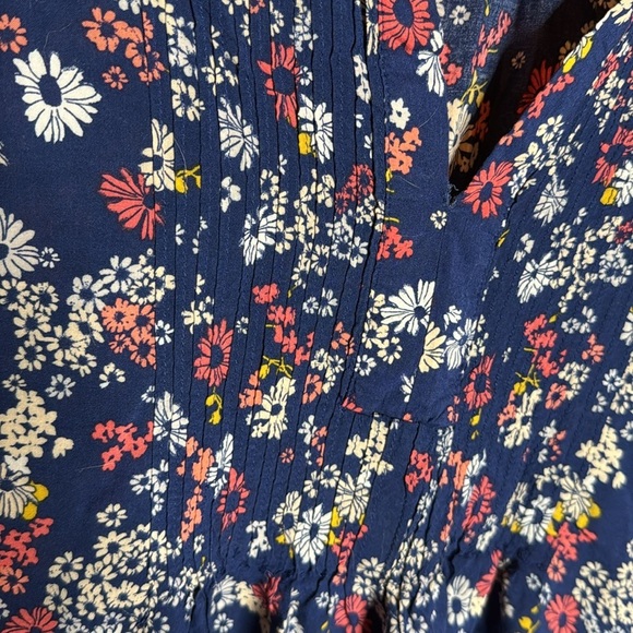 Old Navy Blue Floral Blouse Size XL - Picture 4 of 7